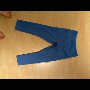 Zyia light n tight Capri w pocket